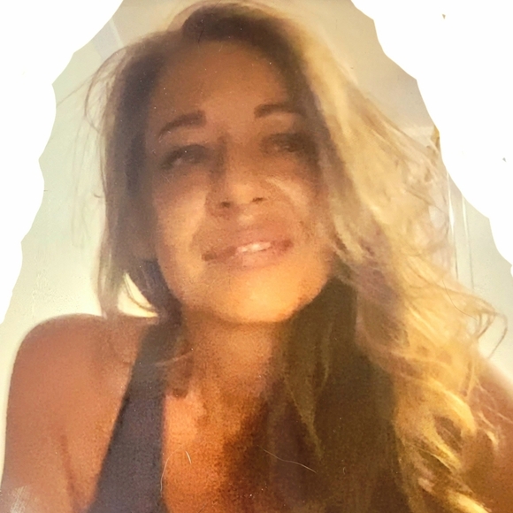 Meet your Posher, Angela - Picture 1 of 2